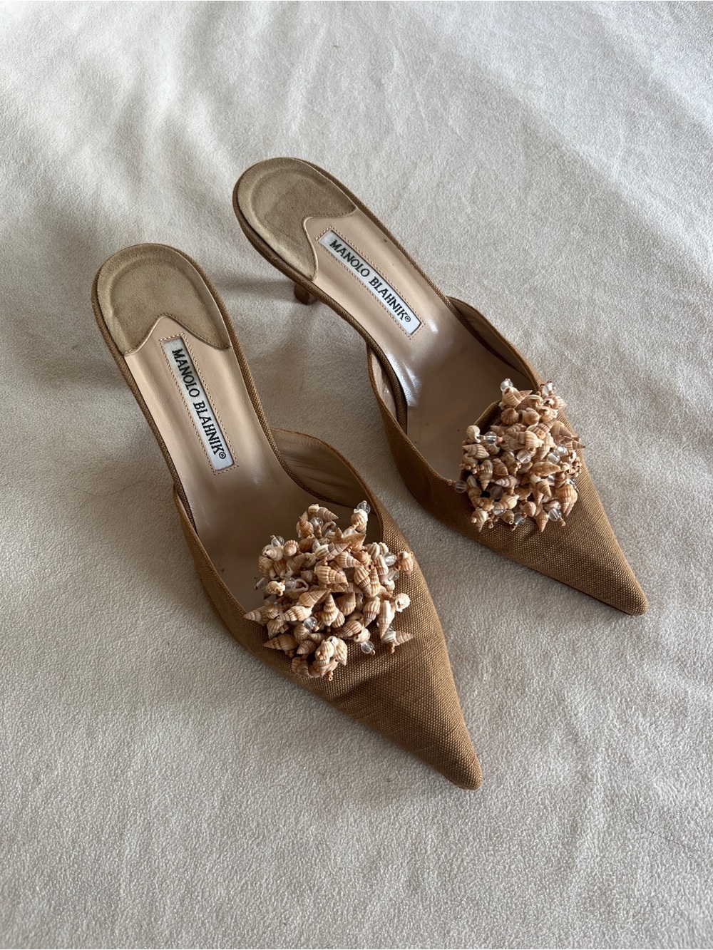 Manolo Blahnik Shell Slipper Mule Heels Size 40 US 10 Tan